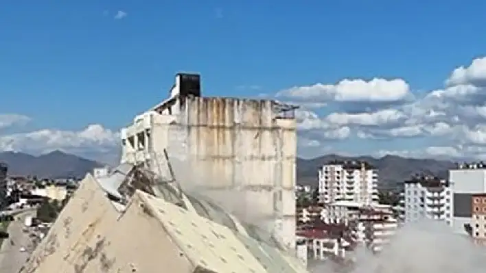 9 katlı binanın yerle bir olma anı görüntülendi!