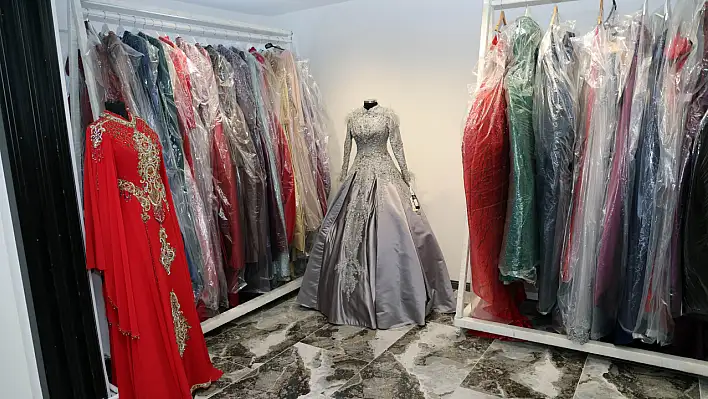 92 gelin adayı kar tanesi Gelinlik Evi'nden gelinlik seçti