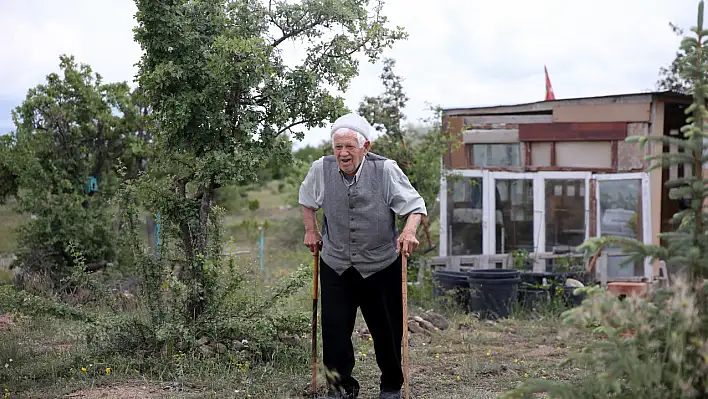 93'lük dedenin çevre sevgisi...