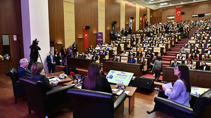 Mansur Yavaş'tan gençlere mesaj: 'Kent Hizmetlerini Sorgulamak Sizin Hakkınız'