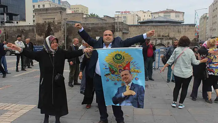 Seçim öncesi adak adadı, sözünü tuttu