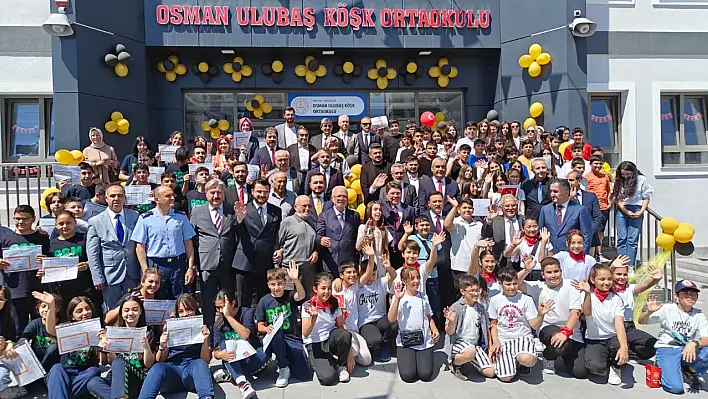 Adalet Bakanı Tunç Kayseri'de öğrencilerin karne heyecanına ortak oldu!
