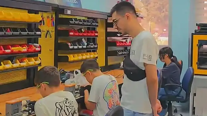 Adana'da Deneyap Yaz Okulu'yla teknoloji yıldızları yetişecek