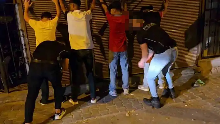 Adana'da uyuşturucu operasyonu: 63 şüpheli yakalandı