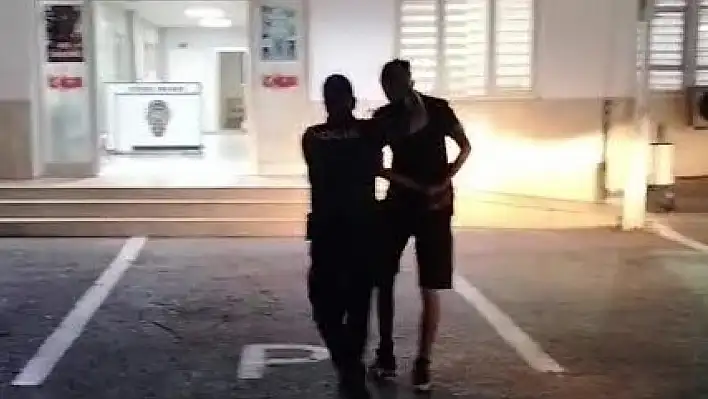 Adana'da 12 yıl hapis cezasıyla aranan hırsız yakalandı!