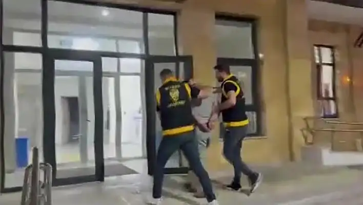 Seyhan'da uyuşturucu hükümlüsü polis kovalamacasıyla yakalandı