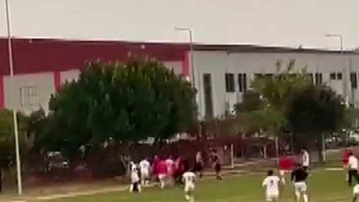 Amatör küme maçında futbolcular birbirine girdi