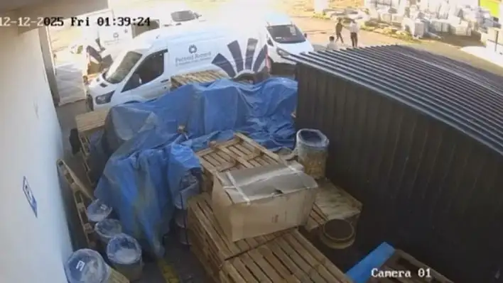 19 yaşındaki genç sokak ortasında bıçaklandı