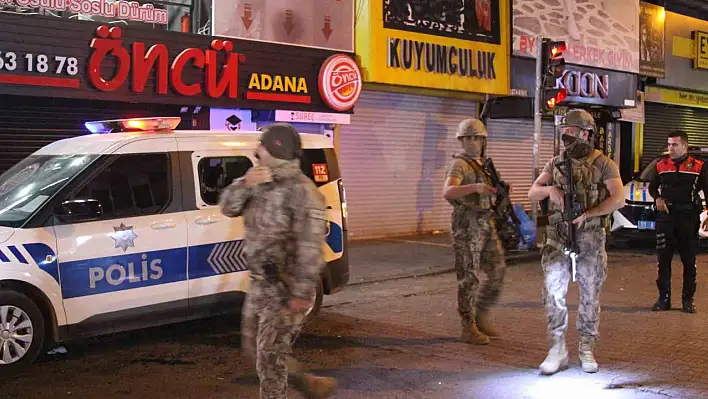 Çay ocağına kurşun yağmuru: Polis aracı hedef oldu
