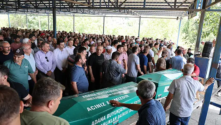 Adana'da göle düşen otomobilde hayatını kaybeden aile üyeleri yan yana toprağa verildi.