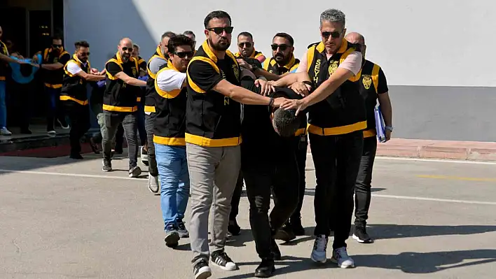 Adana'da haraç isteyen çeteye operasyon düzenlendi!