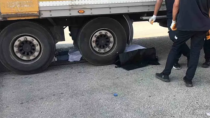 Adana'da kadın tır sürücüsünün çaptığı motosikletli hayatını kaybetti