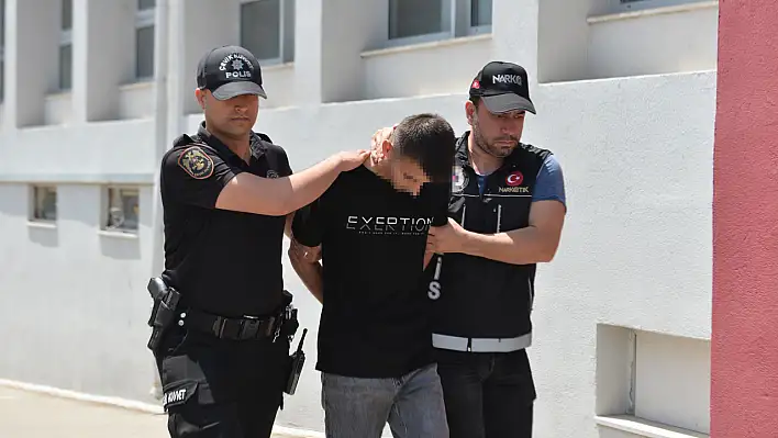 Adana'da kamyonette 4 kilo 400 gram esrar ele geçirildi