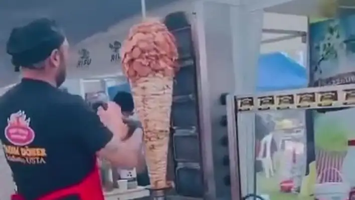 Adana karnavalında dönerciden hijyen kurallarına büyük ihlal!