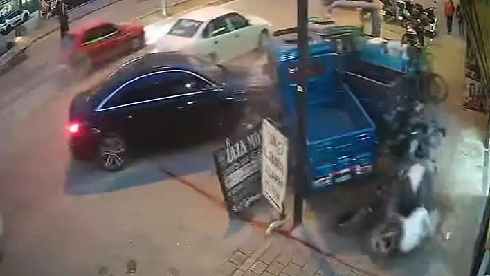 Adana'da kaza anı görüntüleri dikkat çekiyor