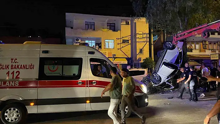 Kontrolden çıkan otomobil refüjde asılı kaldı: 5 yaralı