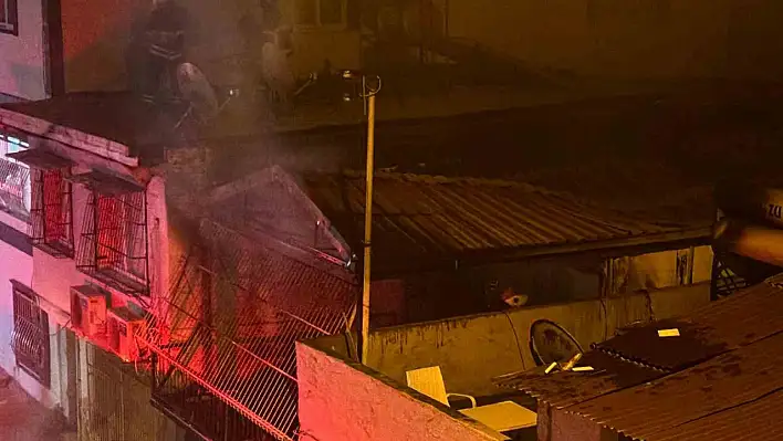 Adana'da müstakil ev yandı