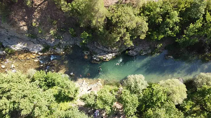 Adanalılar Doğal Kaynak Sularına Koştu