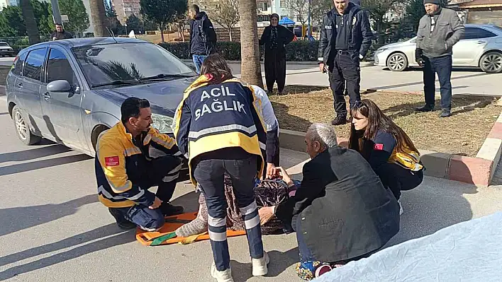 Adana'da otomobilin çarptığı yaşlı kadın yaralandı