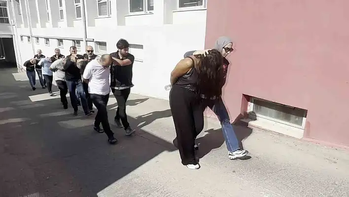 Adana'da torbacılara şafak baskını