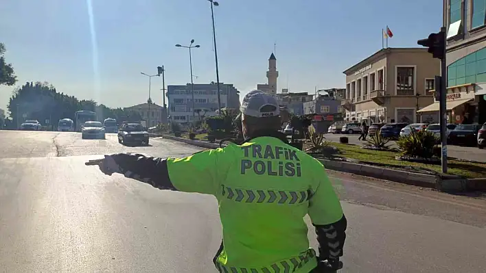 Adana'da kent genelinde trafik denetimi gerçekleştirildi