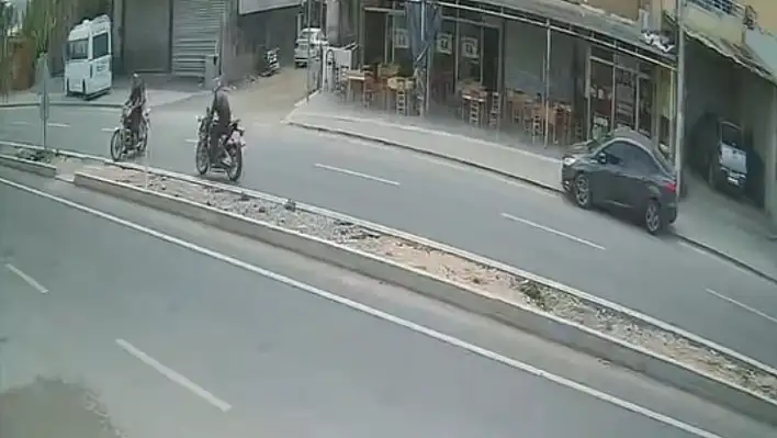 Adana'da kaza anı kamerada!