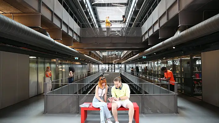 AGÜ'den önemli başarı - Türkiye'de 1. oldu!