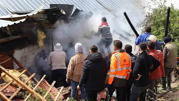 Ahırda çıkan yangın korku dolu anlar yaşattı!