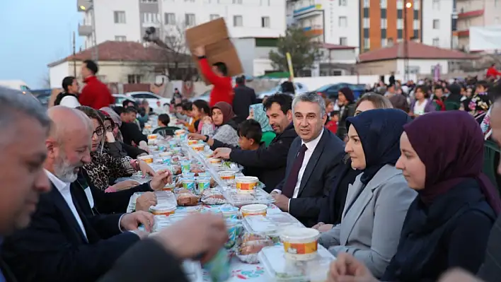 Ahmet Çolakbayrakdar Argıncıklılarla iftar sonrasında bir araya geldi