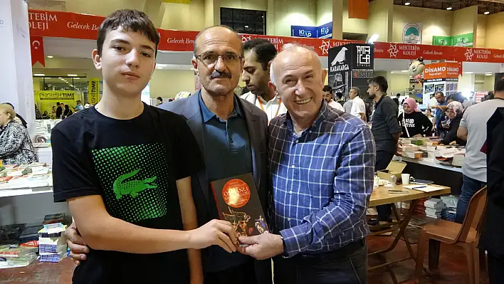 Ahmet Şimşirgil, Kayseri Kitap Fuarı'nda Okuyucuları ile Buluştu