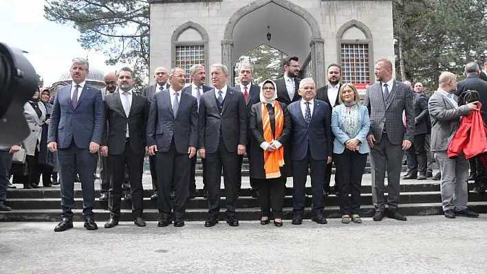 AK Parti heyeti, Seyyid Burhaneddin Türbesi'ni ziyaret etti