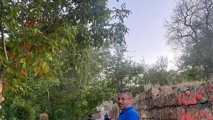 Ak Partili Vekil Sosyal Medya Fenomenleri Gibi Davrandı!