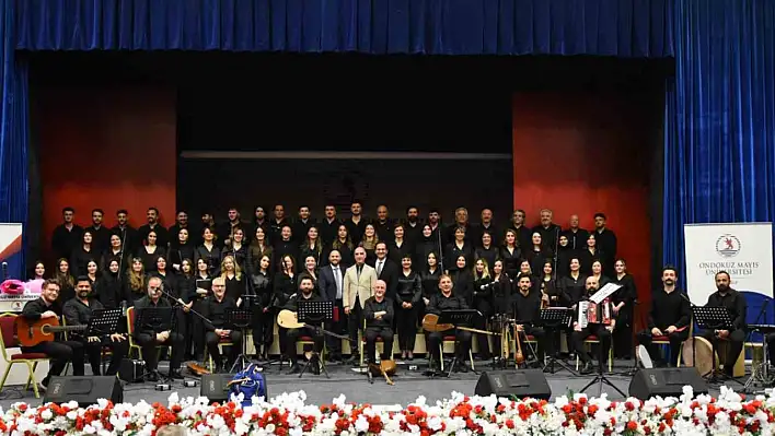 Akademisyenlerin sahne performansları beğeni topladı!