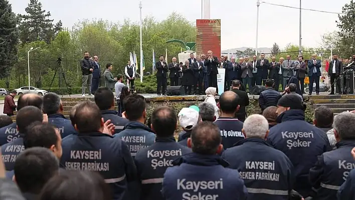 Akar: Terörle arasına mesafe koyamayanlarla problemimiz var