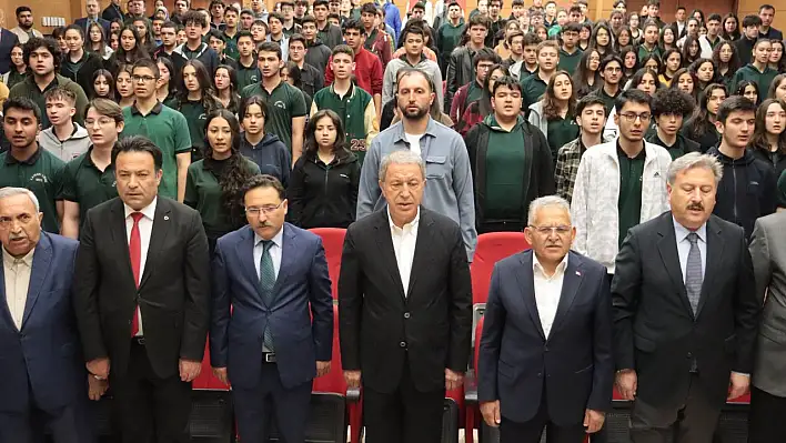 Akar'ı Kayseri Lisesi Marşı ile karşıladılar