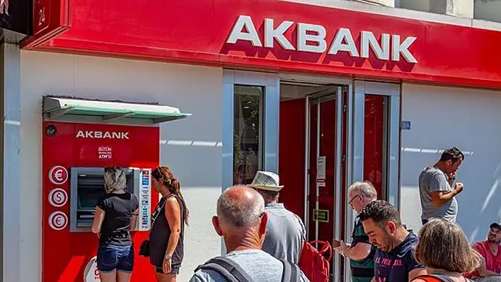 Akbank'ta neler oluyor? Müşteriler adına kredi çekilip, başka hesaplara aktarılıyor iddiası!