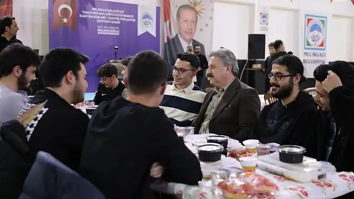 Akıl Küpü Kütüphanesi'nde iftar yemeği