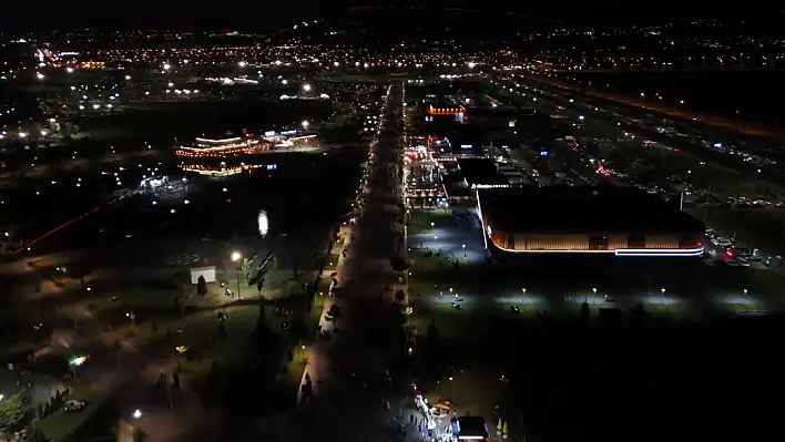 Akşam olunca oturacak yer bulunmuyor! Kayserililerin gözde mekanı havadan görüntülendi!