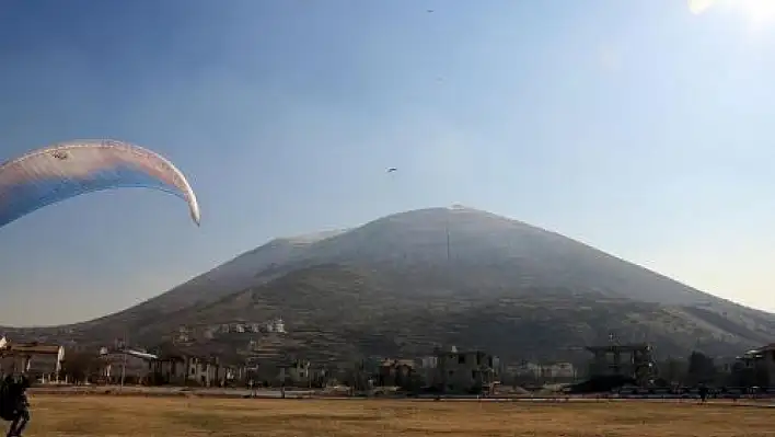 Ali Dağı'nın üzerindeki mezarlık kime ait?