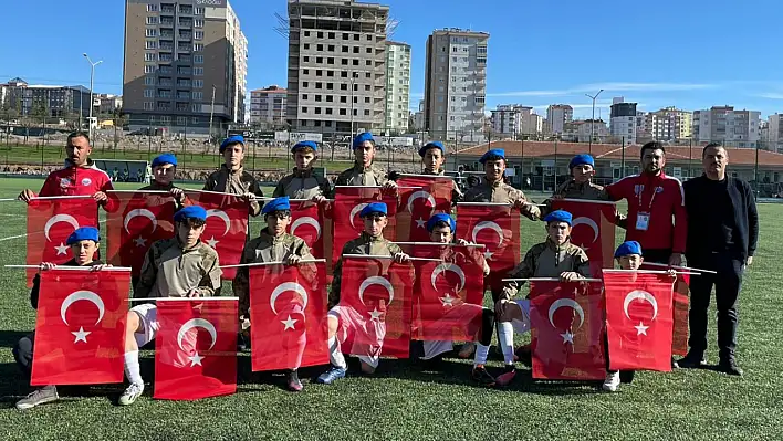 Alkışlar futbolculara