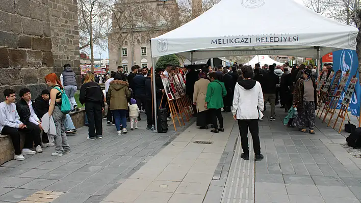 Alparslan Türkeş'in Kayseri'deki anma töreni yoğun ilgi gördü