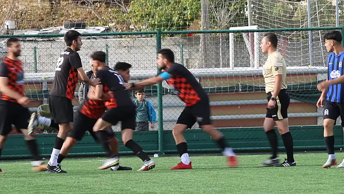 Amatörde olaylı maç: 2'si kaleci tam 5 kırmızı kart! - Kayseri Amatör Futbol