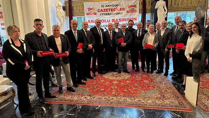 'Anadolu Basınının Çınarları' Onur Ödülleri sahiplerini buldu: Gazeteci Demet Öztürk'e ödül…