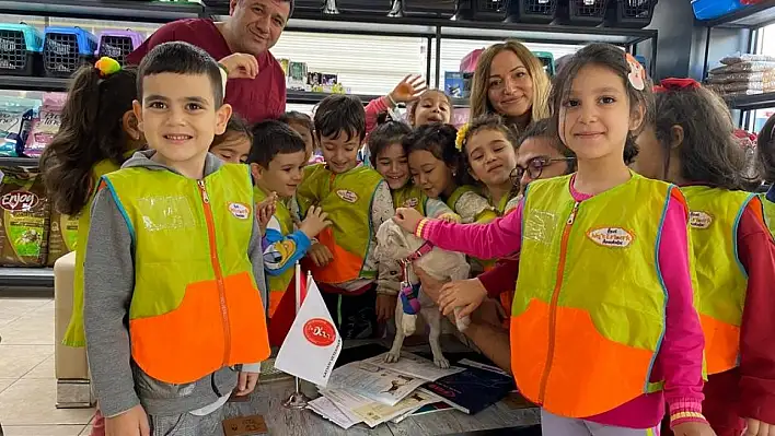 Anaokulu öğrencileri Veteriner Odası'na doluştu