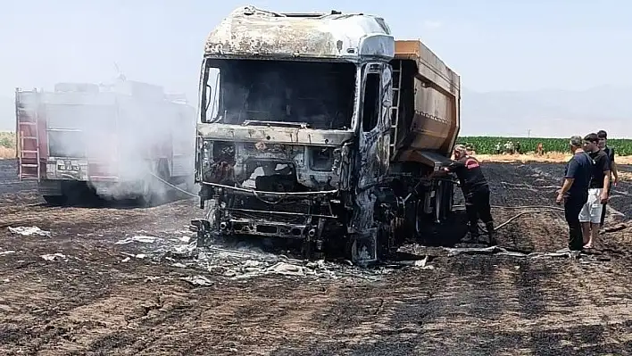 Yangın milyonluk tırı böyle kül etti