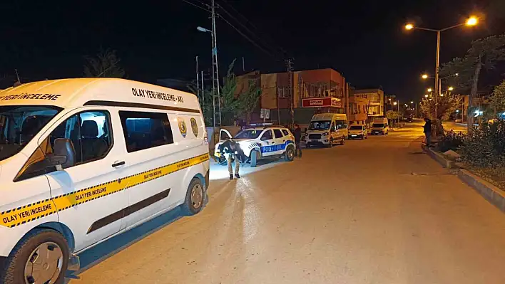 Arkadaşını bıçaklayıp kaçtı