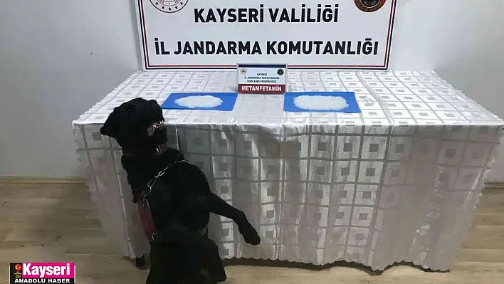 Aracın torpido gözünden uyuşturucu çıktı