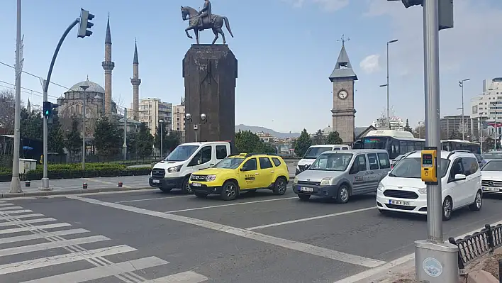 Araçlarında yazı olanlar dikkat: Ceza yiyebilirsiniz!