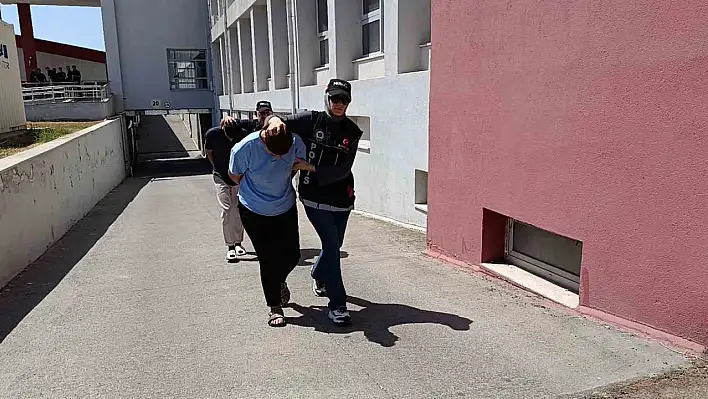 Adana'da biri kadın 2 şüpheli uyuşturucudan tutuklandı