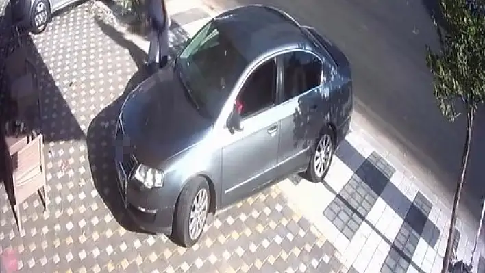 Araçta bırakılan çocuk kazaya neden oluyordu!